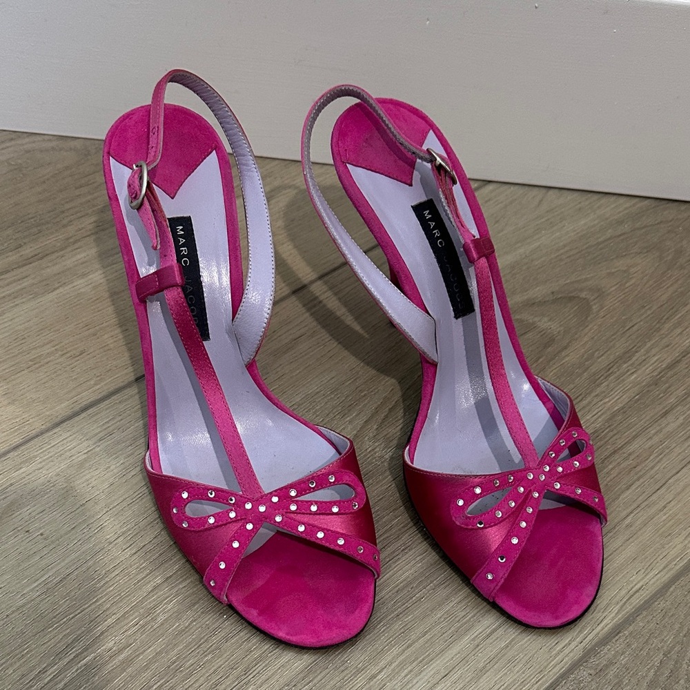 Marc Jacobs Fuchsia hot pink Heels with rhinestone Bow Detail. Size 7.5